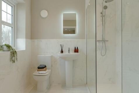 13. En-suite 1.jpg