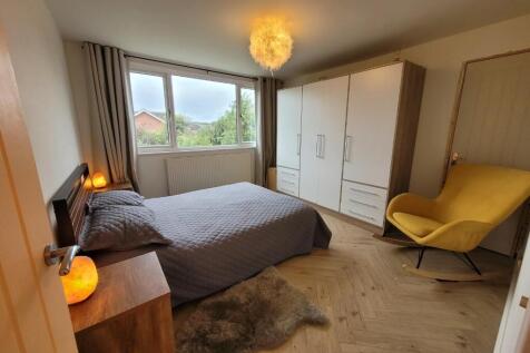 Bedroom 1.jpg