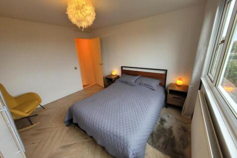 Bedroom 1 (2).jpg