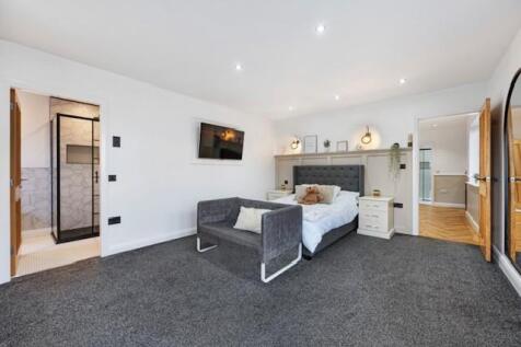 new front bedroom.jpg