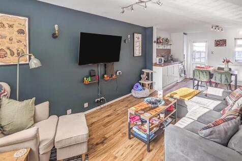 Living Room 1.jpg