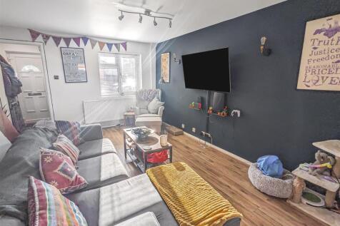 Living Room 2.jpg