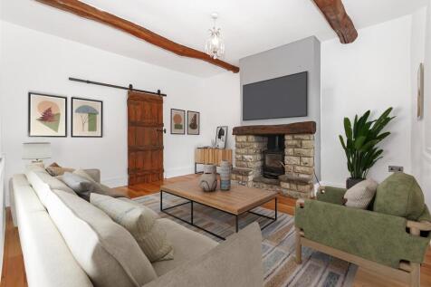 LIVING ROOM DIFF ANGLE.jpg
