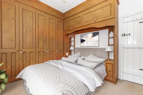BEDROOM 1.jpg