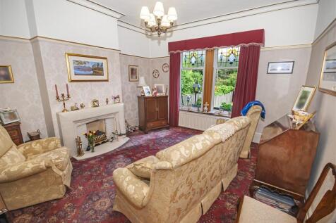 Lounge/ DIning Room