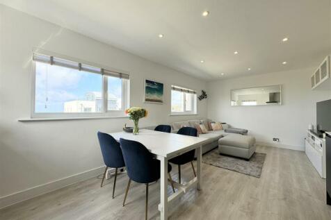 Lounge Dining Area