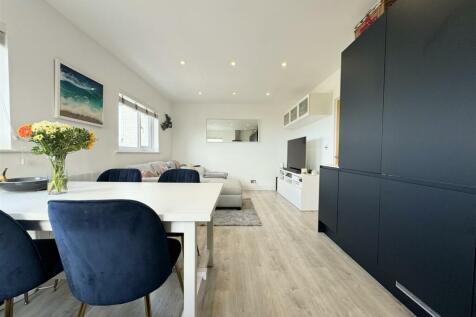 Lounge Dining Area