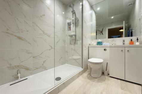 Main Shower Room