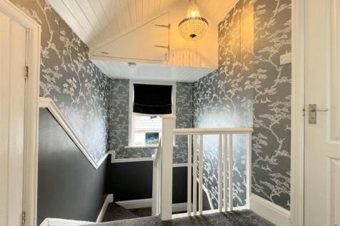 Landing 2nd Floor