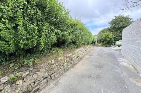 Side Lane/Parking