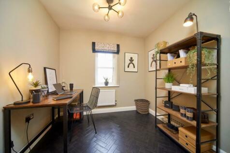 Bedroom 5 / Study
