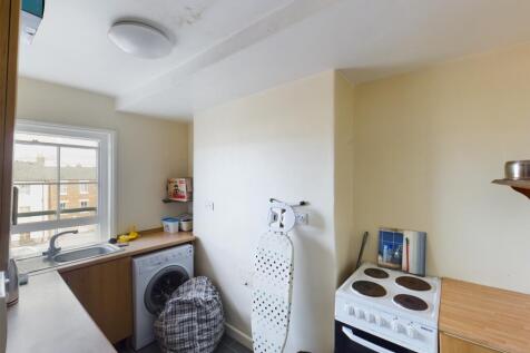 CAM00585P1-PR0239-STILL02