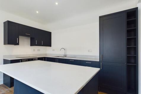 Kitchen with island 