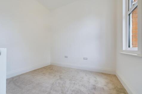 CAM01740G0-PR0255-STILL004