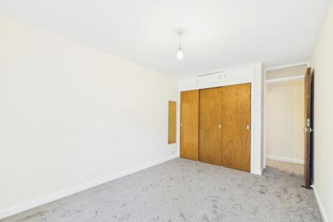 CAM01740G0-PR0368-STILL006