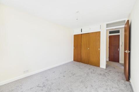 CAM01740G0-PR0368-STILL014