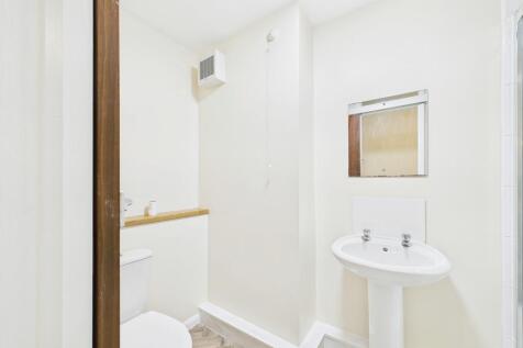 CAM01740G0-PR0368-STILL008