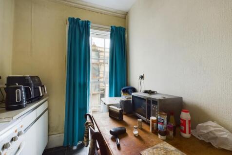 CAM03062G0-PR0120-STILL004