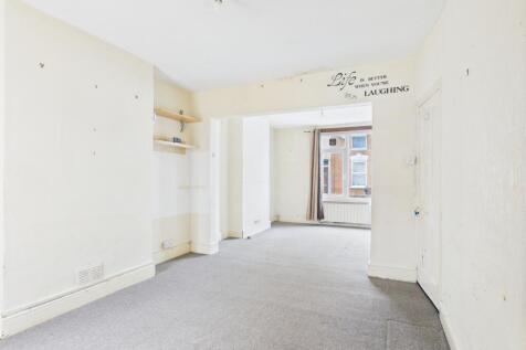 CAM03062G0-PR0174-STILL005