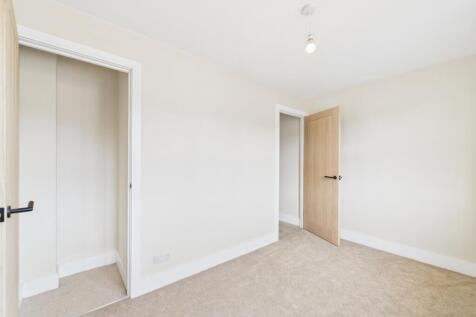 Double Bedroom with Wardrobe 