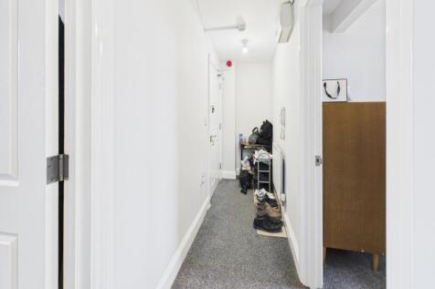 CAM03062G0-PR0189-STILL005