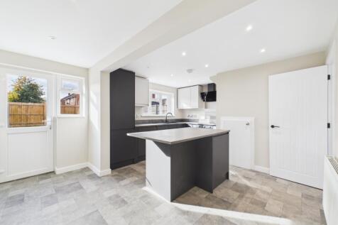 CAM01740G0-PR0458-STILL006