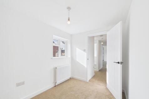 CAM01740G0-PR0458-STILL016