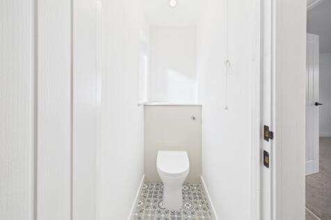 CAM01740G0-PR0458-STILL019