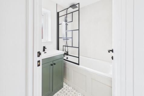 CAM01740G0-PR0458-STILL018