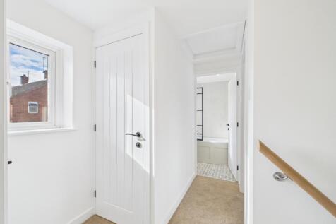 CAM01740G0-PR0458-STILL020