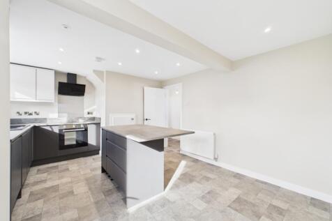 CAM01740G0-PR0458-STILL007