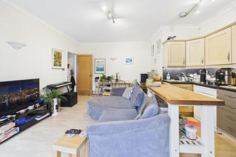 CAM01740G0-PR0463-STILL011