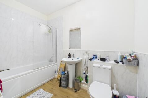 CAM01740G0-PR0463-STILL001