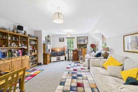 CAM01740G0-PR0454-STILL009