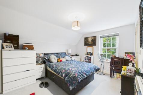 CAM01740G0-PR0454-STILL008