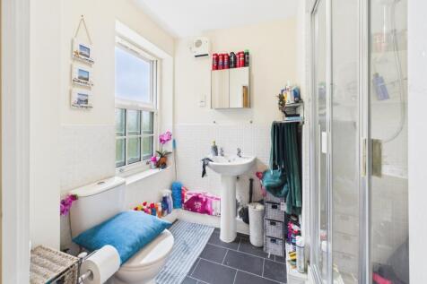 CAM01740G0-PR0454-STILL007