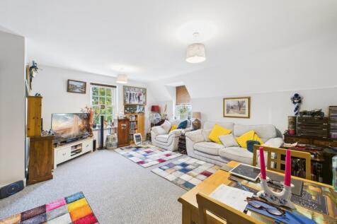 CAM01740G0-PR0454-STILL010