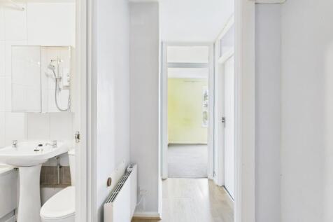 CAM01740G0-PR0456-STILL006