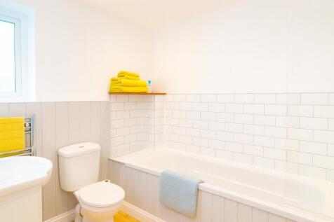 bright_clean_bathroom_marketing