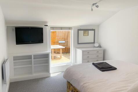 bright_bedroom_marketing