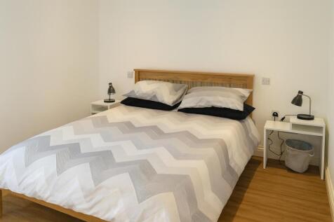 enhanced_bedroom_minimalist