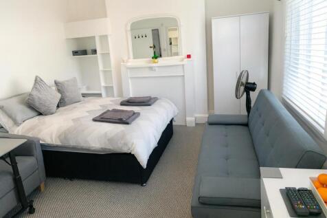 spacious_multifunctional_room_marketing