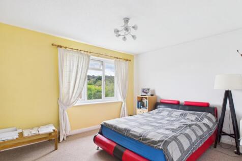 CAM01740G0-PR0453-STILL005