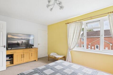 CAM01740G0-PR0453-STILL006