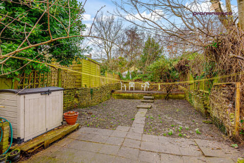 Roundhill Crescent-9