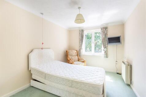 Bedroom One-2.jpg