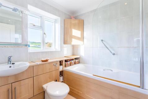 Bedroom One En Suite.jpg