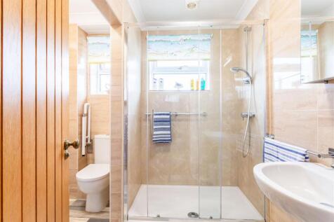 Bathroom1.jpg