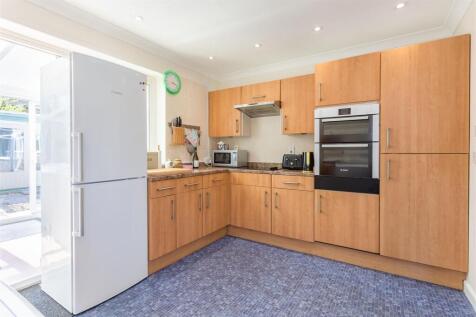Kitchen1.jpg