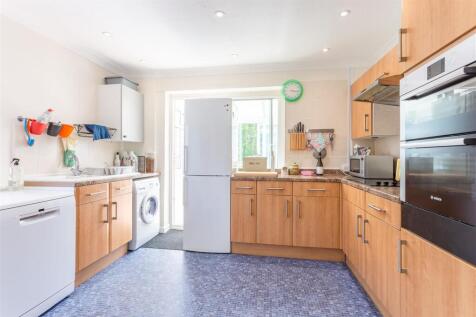 Kitchen2.jpg